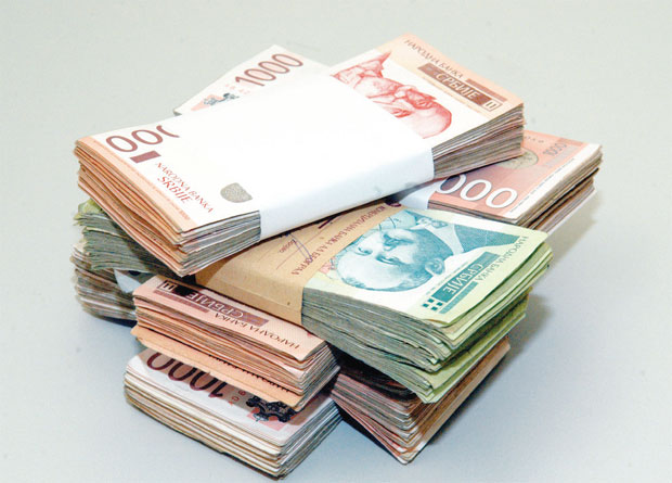 У КОВЕРТАМА ПО 460 ЕВРА: Јануарска плата по први пут већа од децембарске